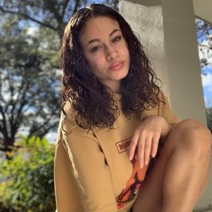 Meet your Posher, Isabela